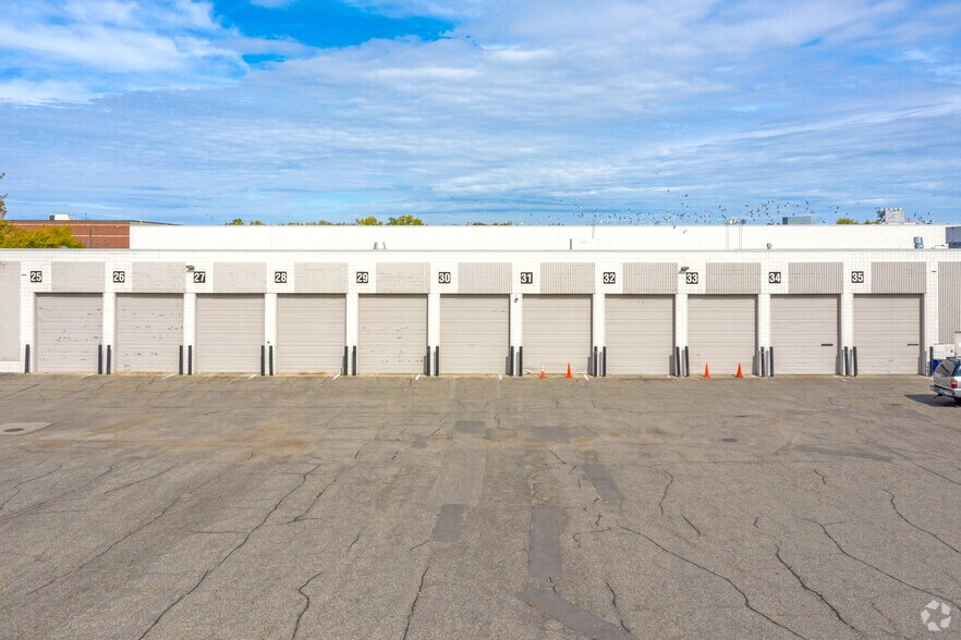 2300 Hwy 13 W, Burnsville, MN à louer - Photo de l’immeuble – Image 2 sur 4