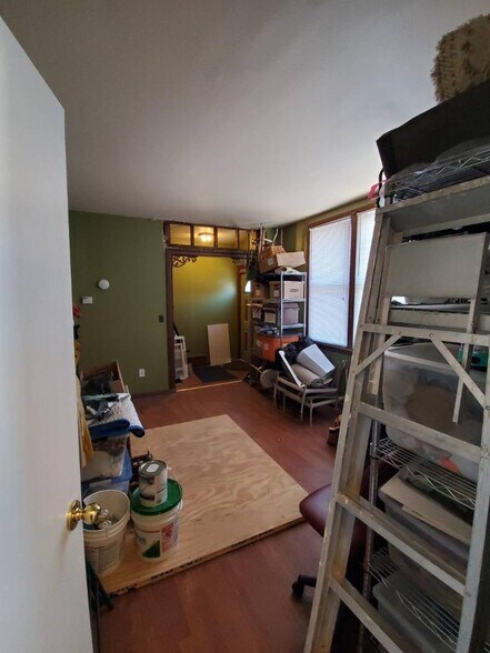 6803 76th St, Middle Village, NY à vendre - Photo de l’immeuble – Image 3 sur 14