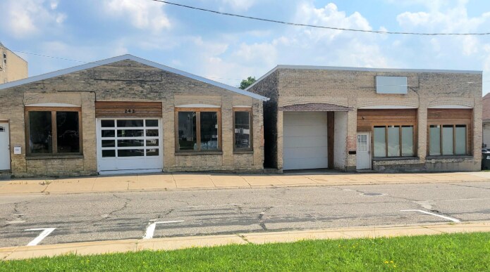 244 W Edgewater St, Portage, WI à vendre Photo principale– Image 1 sur 3