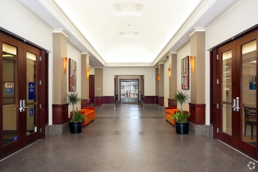 50 Central Ave, Sarasota, FL à louer - Hall d’entrée – Image 3 sur 33