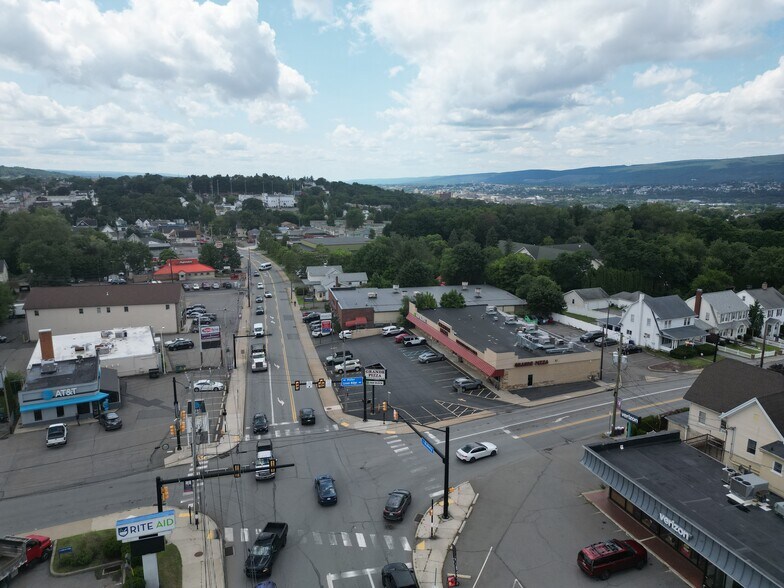 302-306 S Blakely St, Dunmore, PA à vendre - Photo de l’immeuble – Image 3 sur 5