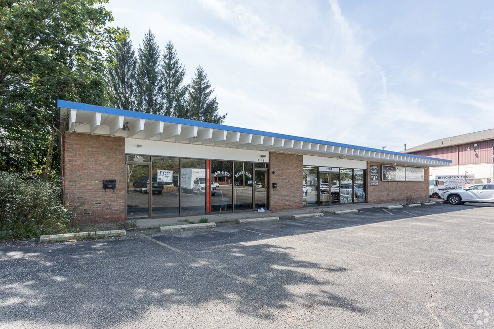 874 E Aurora Rd, Macedonia, OH à louer Photo de l’immeuble– Image 1 sur 10
