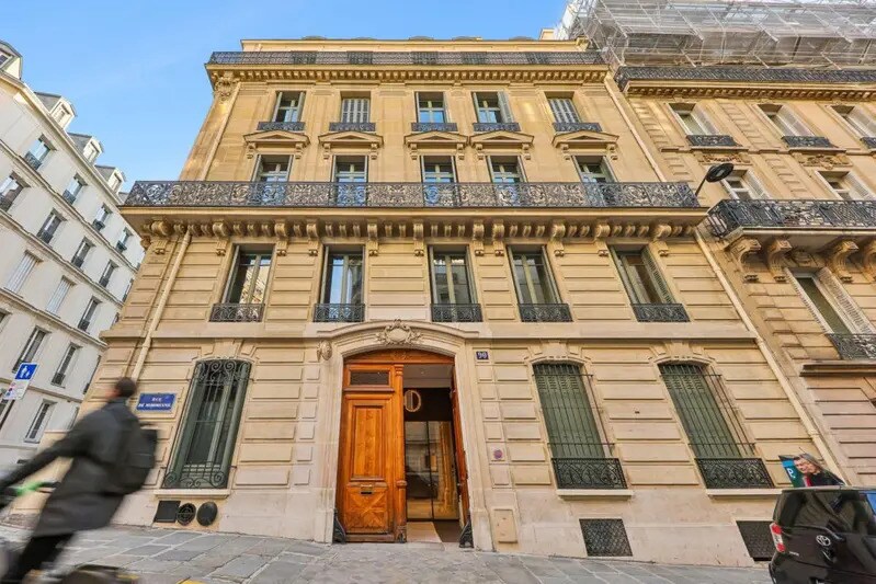 90 Rue De Miromesnil, Paris à louer - Photo de l’immeuble – Image 1 sur 2