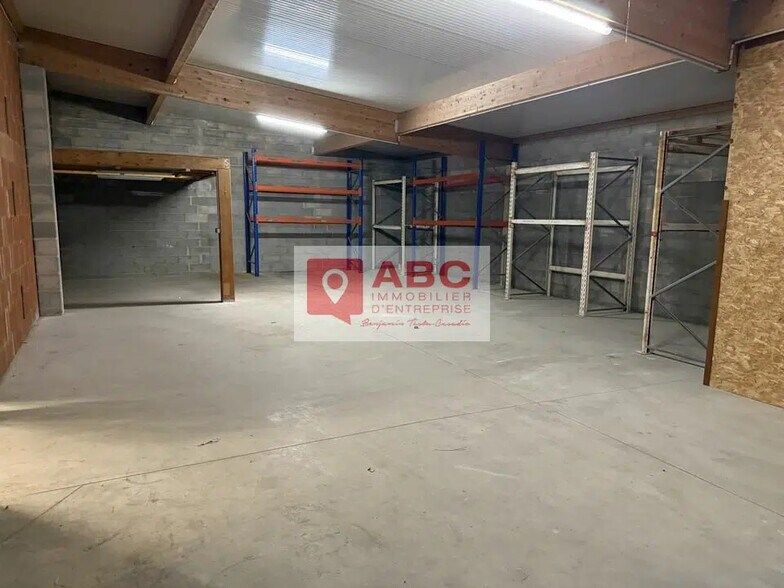 Local d’activités dans Montredon-des-Corbières à louer - Photo de l’immeuble – Image 1 sur 5