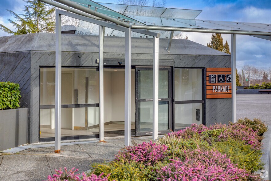 6400 Roberts St, Burnaby, BC à louer - Photo de l’immeuble – Image 3 sur 14