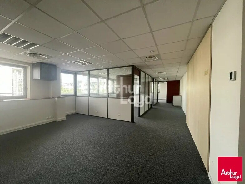 Bureau dans Saint-Grégoire à louer - Photo de l’immeuble – Image 2 sur 5