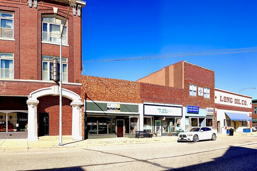 108 NW 3rd St, Abilene, KS à louer - Photo de l’immeuble – Image 2 sur 9