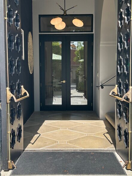 210 S Kenwood St, Glendale, CA à louer - Photo de l’immeuble – Image 2 sur 76