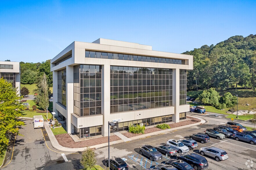 200 White Plains Rd, Tarrytown, NY à louer - Photo de l’immeuble – Image 1 sur 20