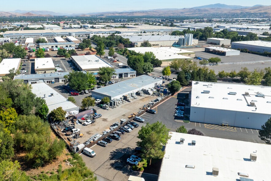 625 Spice Islands Dr, Sparks, NV à louer - Photo de l’immeuble – Image 3 sur 8