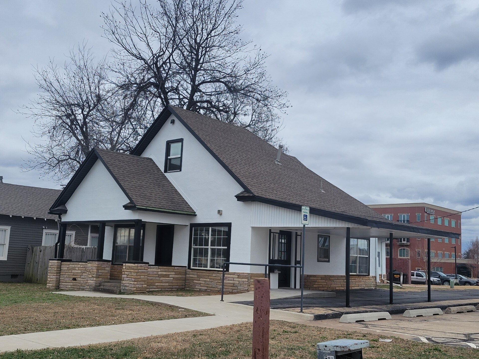 16 E 4th St, Edmond, OK à louer Photo principale– Image 1 sur 12