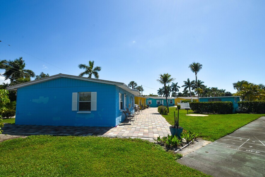 14621 McGregor Blvd, Fort Myers, FL à vendre - Photo de l’immeuble – Image 3 sur 24