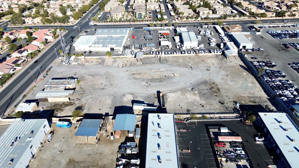 2105 W Gowan Rd, North Las Vegas, NV à vendre - Photo de l’immeuble – Image 3 sur 5