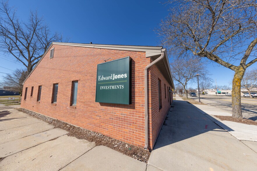 303 W Superior St, Alma, MI à vendre - Photo de l’immeuble – Image 3 sur 9