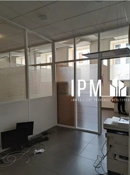 Local commercial dans La Ciotat à louer - Photo de l’immeuble – Image 2 sur 5