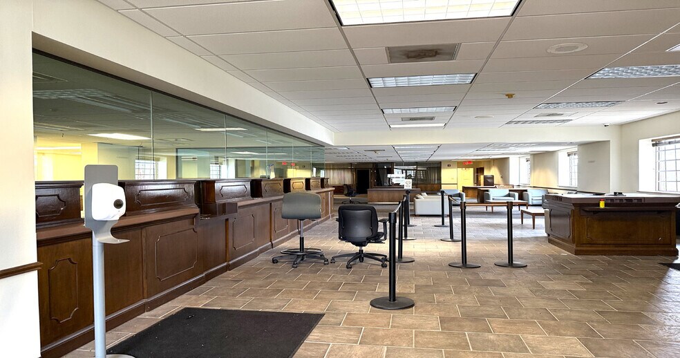 7549 W 63rd St, Summit Argo, IL à vendre - Photo intérieure – Image 2 sur 5