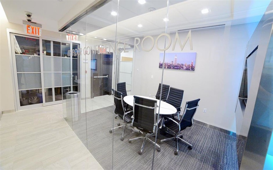 315 Madison Ave, New York, NY à louer - Photo de l’immeuble – Image 1 sur 10