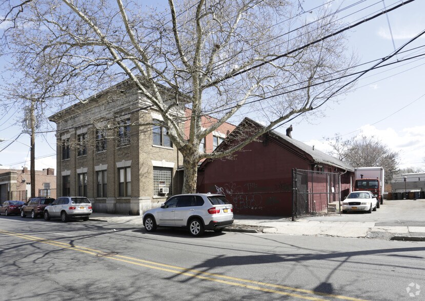 519 S 5th Ave, Mount Vernon, NY à louer - Photo de l’immeuble – Image 2 sur 3