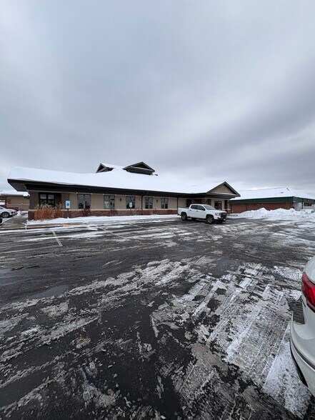 4257 Southtowne Dr, Eau Claire, WI à louer - Photo de l’immeuble – Image 3 sur 25