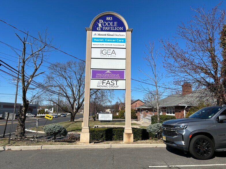 883 Poole Ave, Hazlet, NJ à louer - Photo de l’immeuble – Image 3 sur 29
