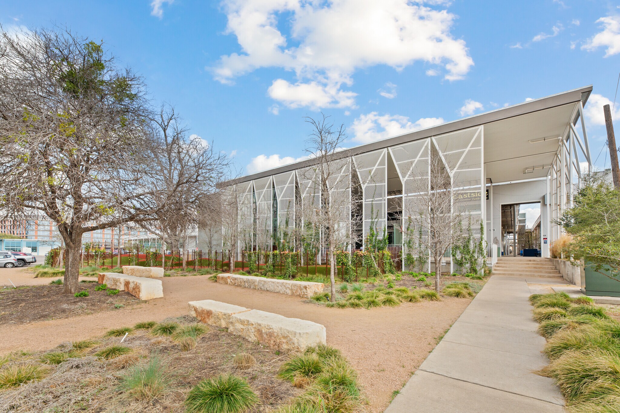979 Springdale Rd, Austin, TX à louer Photo de l’immeuble– Image 1 sur 8