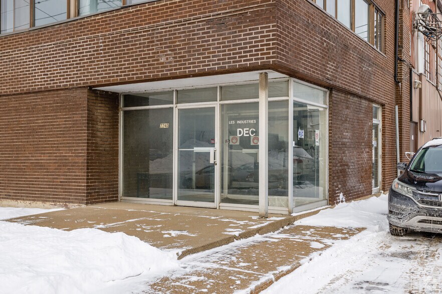 2240 43e Av, Montréal, QC à louer - Photo de l’immeuble – Image 3 sur 3