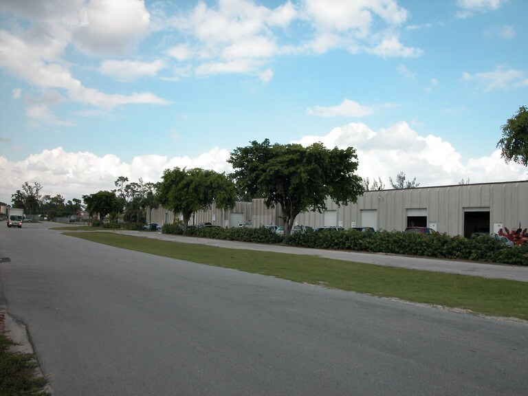 7233 Southern Blvd, West Palm Beach, FL à louer - Photo de l’immeuble – Image 2 sur 2