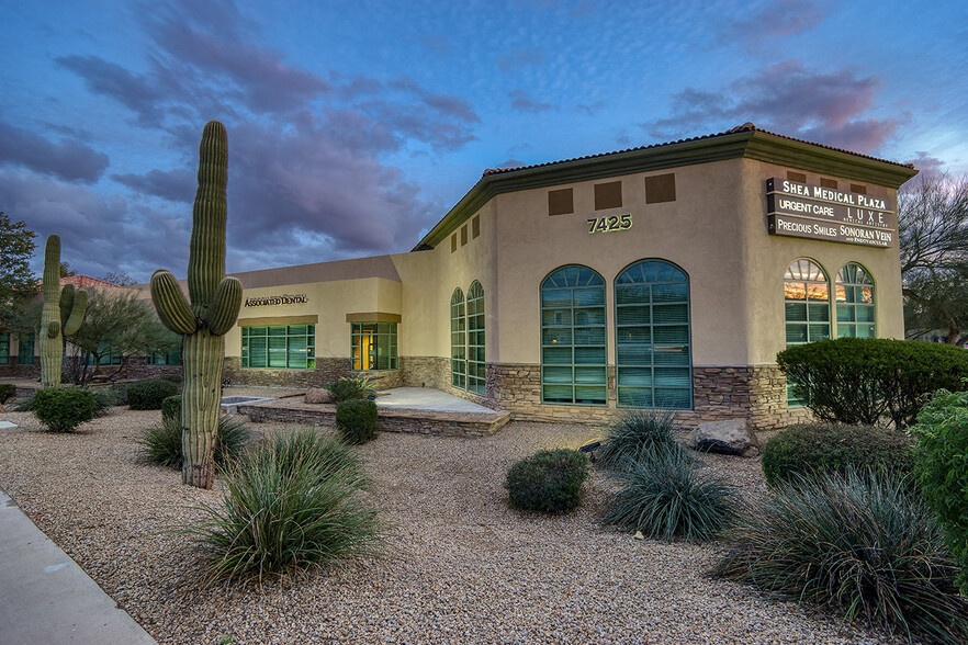 7425 E Shea Blvd, Scottsdale, AZ à louer - Photo de l’immeuble – Image 3 sur 7