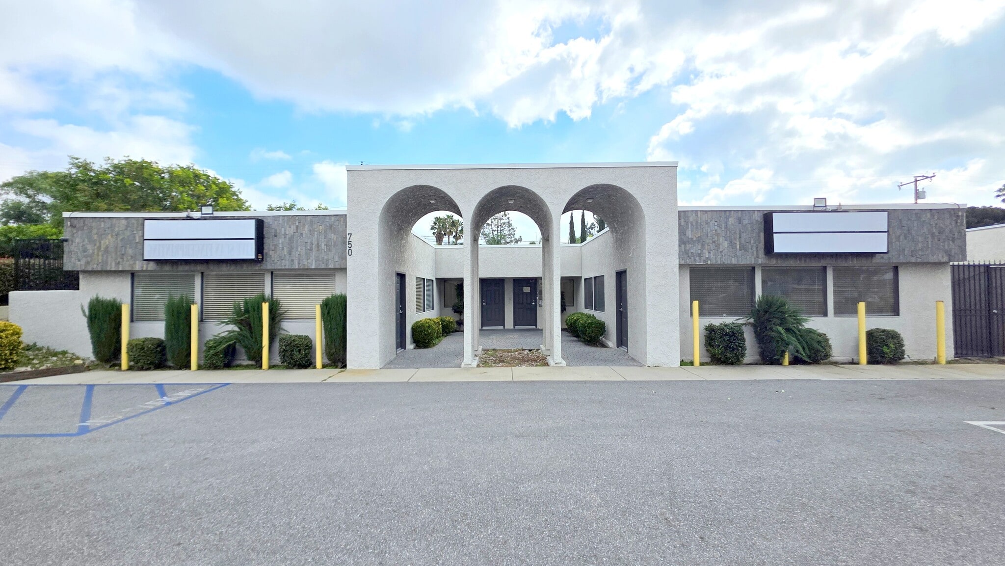 750 N Mountain Ave, Upland, CA à louer Photo intérieure– Image 1 sur 10