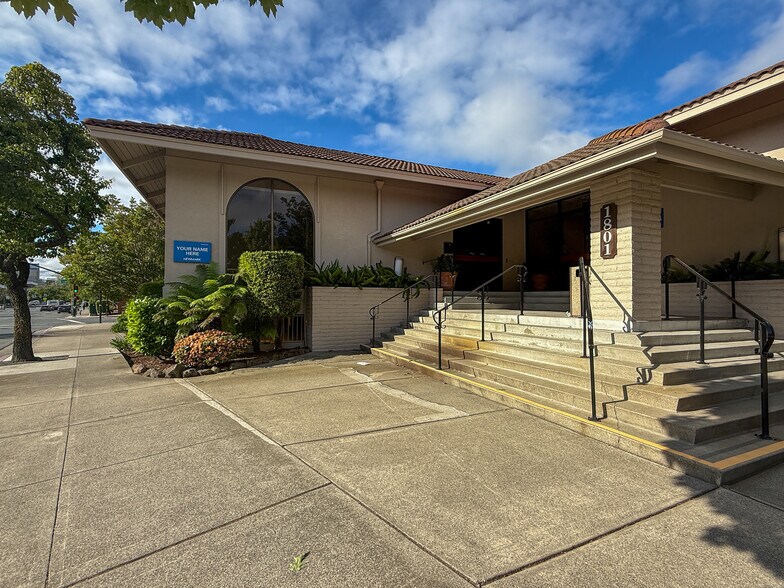 1801 N California Blvd, Walnut Creek, CA à vendre - Photo de l’immeuble – Image 3 sur 7