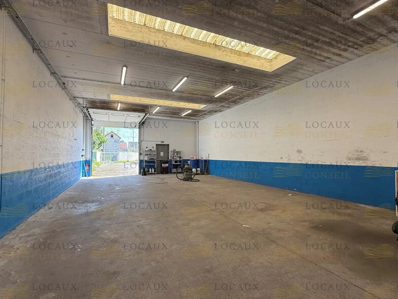 Local d'activités dans SAINT-OUEN-L'AUMONE à vendre - Photo intérieure – Image 1 sur 7