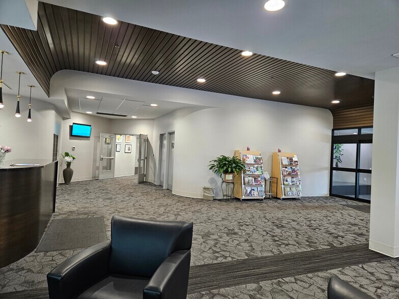 515 N Washington Ave, Saginaw, MI à louer - Photo de l’immeuble – Image 3 sur 10