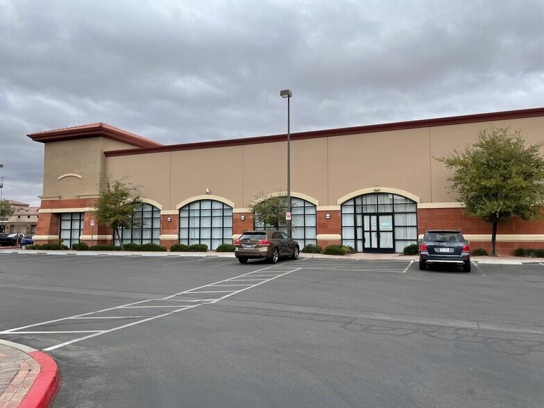 7091 W Craig Rd, Las Vegas, NV à louer - Photo de l’immeuble – Image 3 sur 11