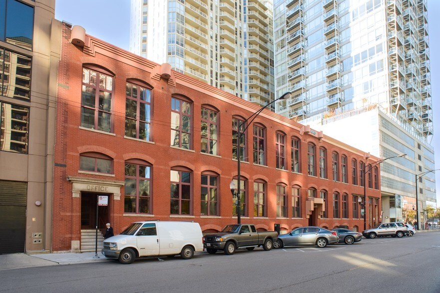 445 W Erie St, Chicago, IL à louer - Photo de l’immeuble – Image 2 sur 5