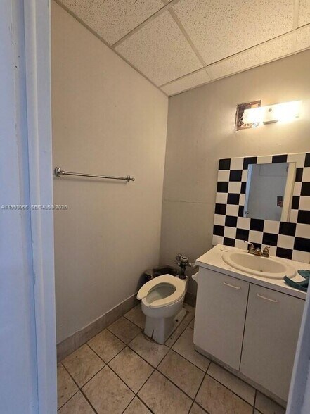 6051-6059 Johnson St, Hollywood, FL à louer - Photo de l’immeuble – Image 3 sur 4