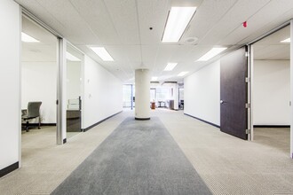 90 Sheppard Ave E, Toronto, ON à louer Photo intérieure– Image 2 sur 7
