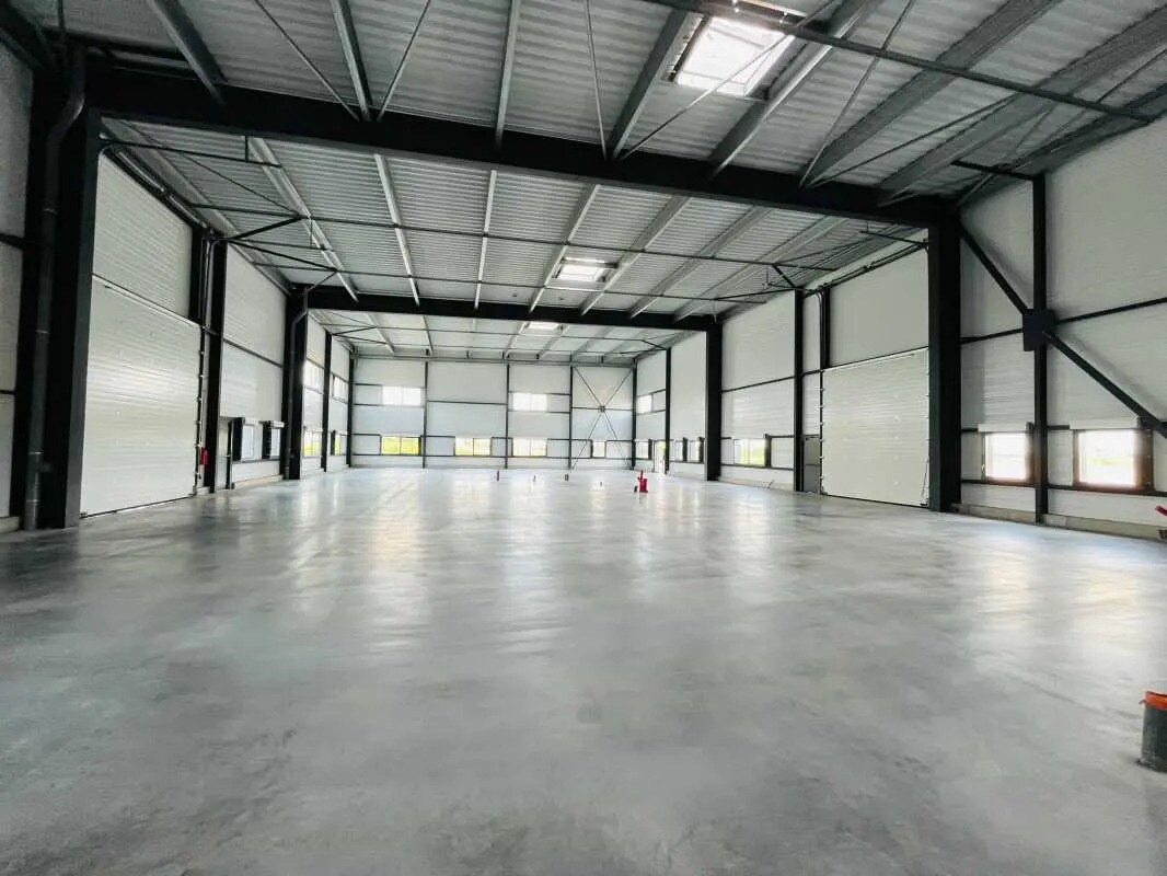 Local d'activités dans Donges à vendre Photo intérieure– Image 1 sur 2