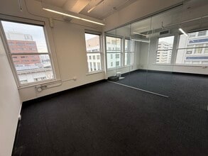 310 SW 4th Ave, Portland, OR à louer Photo intérieure– Image 2 sur 3