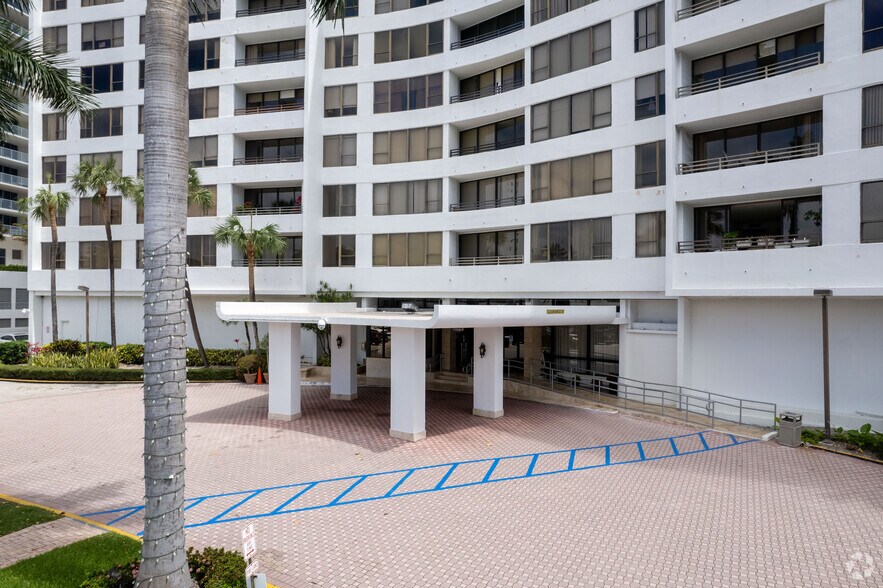 3505 S Ocean Dr, Hollywood, FL à vendre - Photo de l’immeuble – Image 3 sur 4