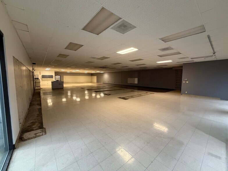 1831 E Powell Blvd, Gresham, OR à vendre - Photo de l’immeuble – Image 3 sur 4