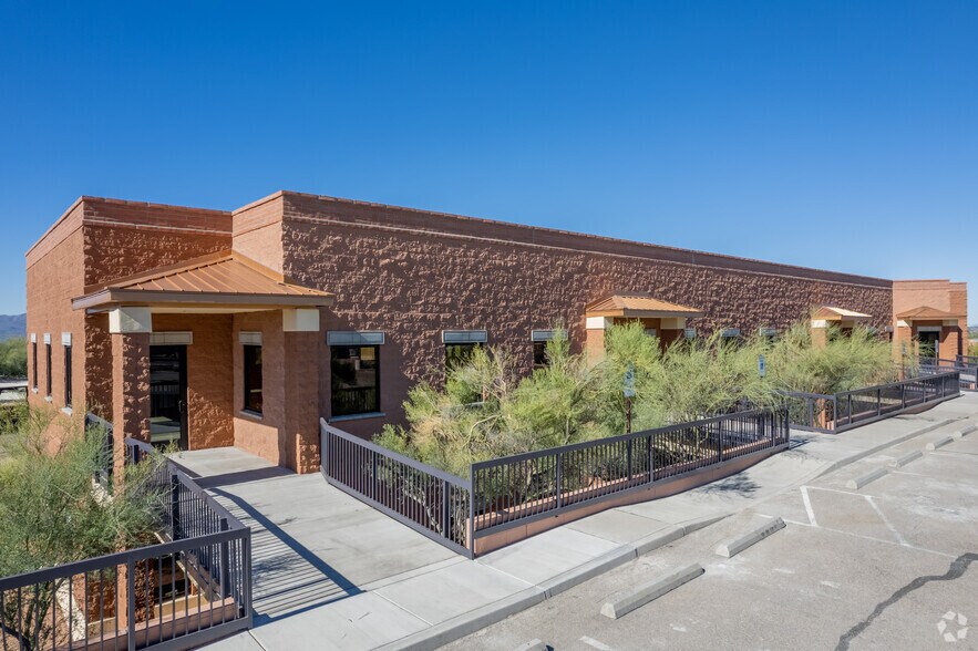 7490 N Oracle Rd, Tucson, AZ à vendre - Photo principale – Image 1 sur 5