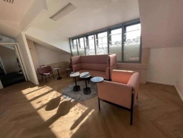 16-18 Rue Du Quatre Septembre, Paris à louer - Photo de l’immeuble – Image 2 sur 7