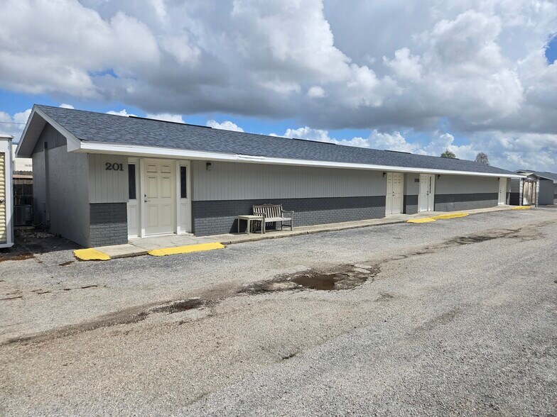 11151 66th St N, Largo, FL à vendre - Photo principale – Image 1 sur 19