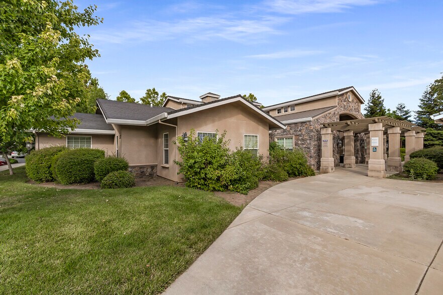 3247 Esplanade, Chico, CA à louer - Photo de l’immeuble – Image 2 sur 7