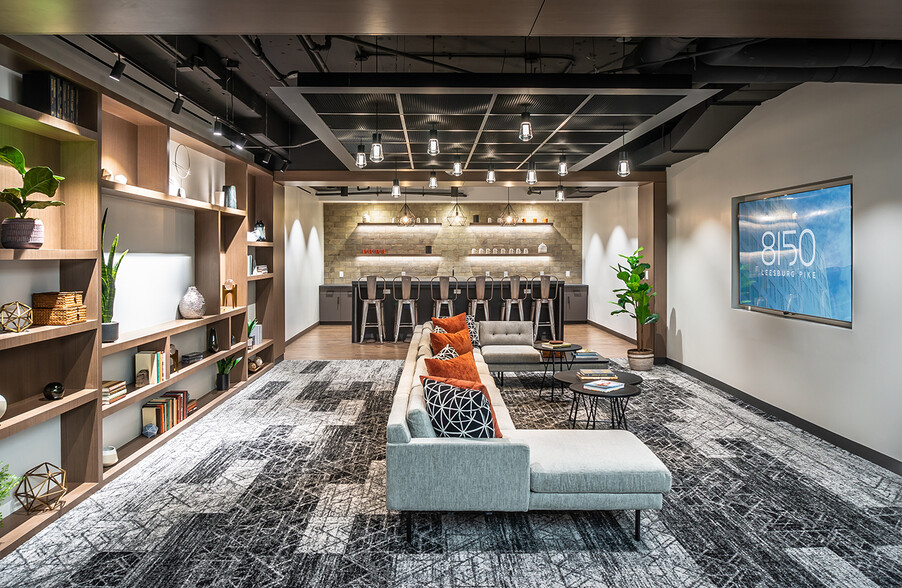 8150 Leesburg Pike, Vienna, VA à louer - Photo de l’immeuble – Image 2 sur 9