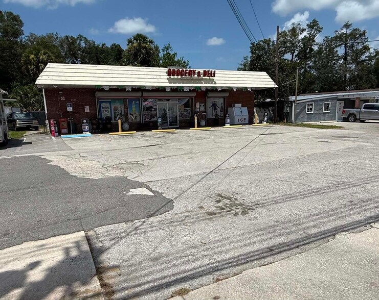 2534 N Spring Garden Ave, Deland, FL à louer - Photo de l’immeuble – Image 2 sur 5