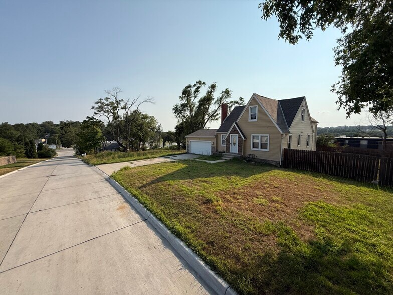 4540 N 65th Ave, Omaha, NE à vendre - Photo de l’immeuble – Image 2 sur 4
