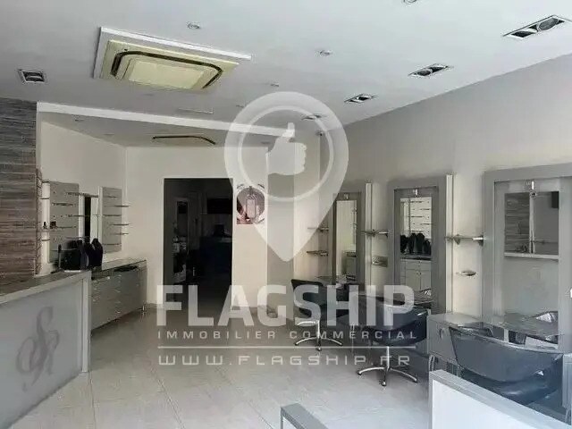 Local commercial dans Paris à louer - Photo de l’immeuble – Image 3 sur 9