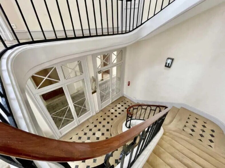 Bureau dans Paris à louer - Photo de l’immeuble – Image 2 sur 10