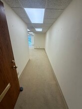 5205 N Ironwood Ln, Milwaukee, WI à louer Photo intérieure– Image 2 sur 4